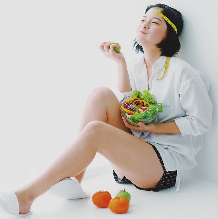 Plat de salade de légumes frais régime japonais minceur